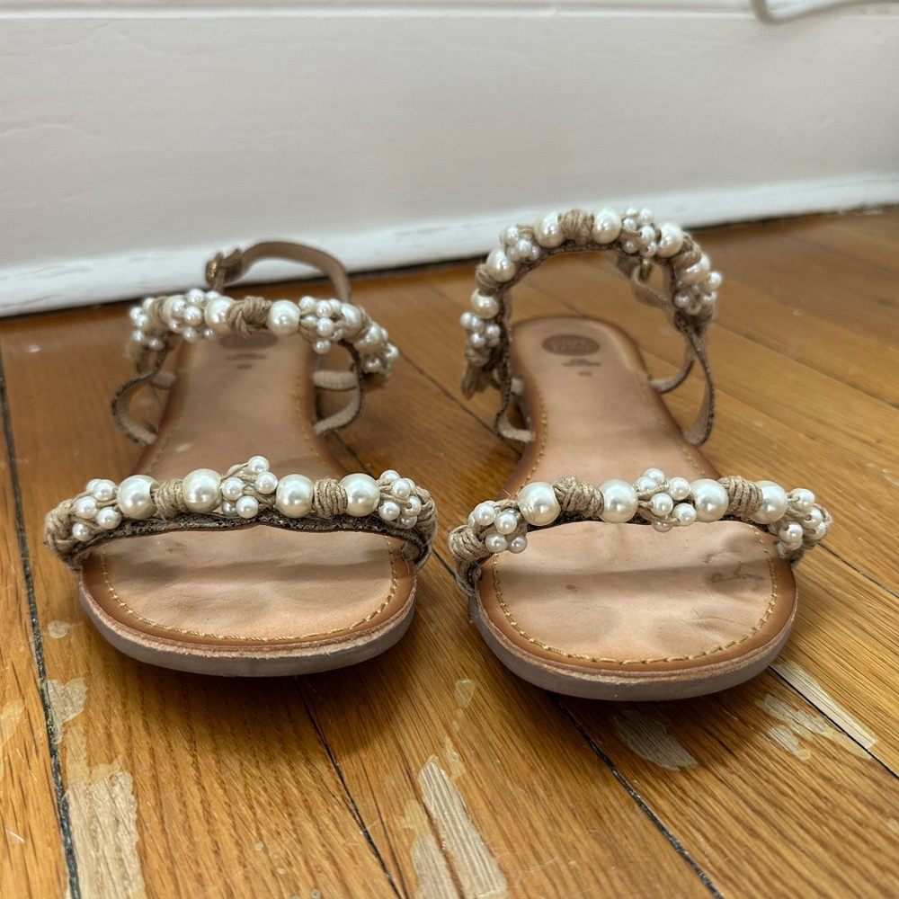 Women's Tan Sandals with Pearl Accents - Picture 4 of 4